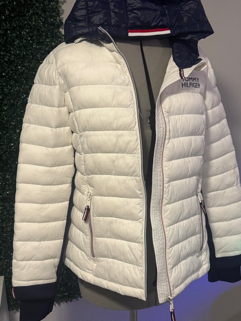 Tommy Hilfiger White Quilted Puffer Jacket with Navy Hood - Picture 2 of 10